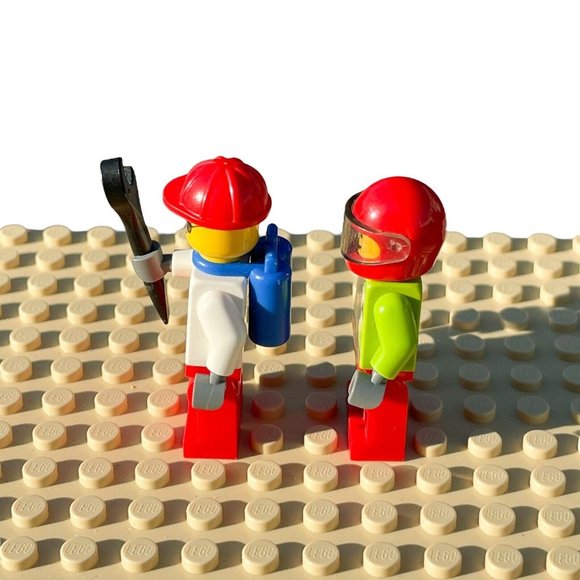 Lot of 2 LEGO Racers Minifigures - Picture 3 of 6